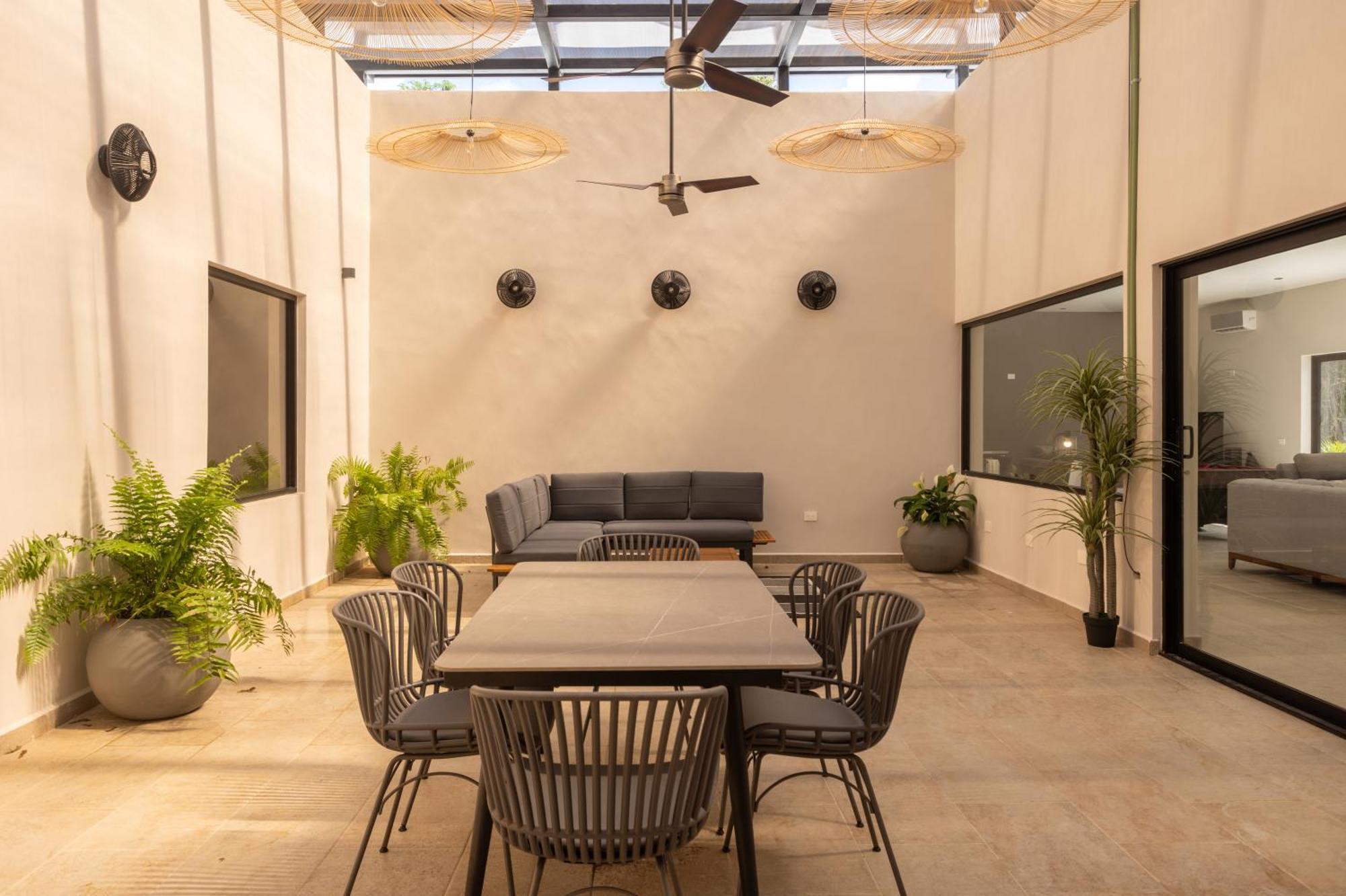 Kiin Ha - Luxurious 5-br With Swim-up Pool Villa *