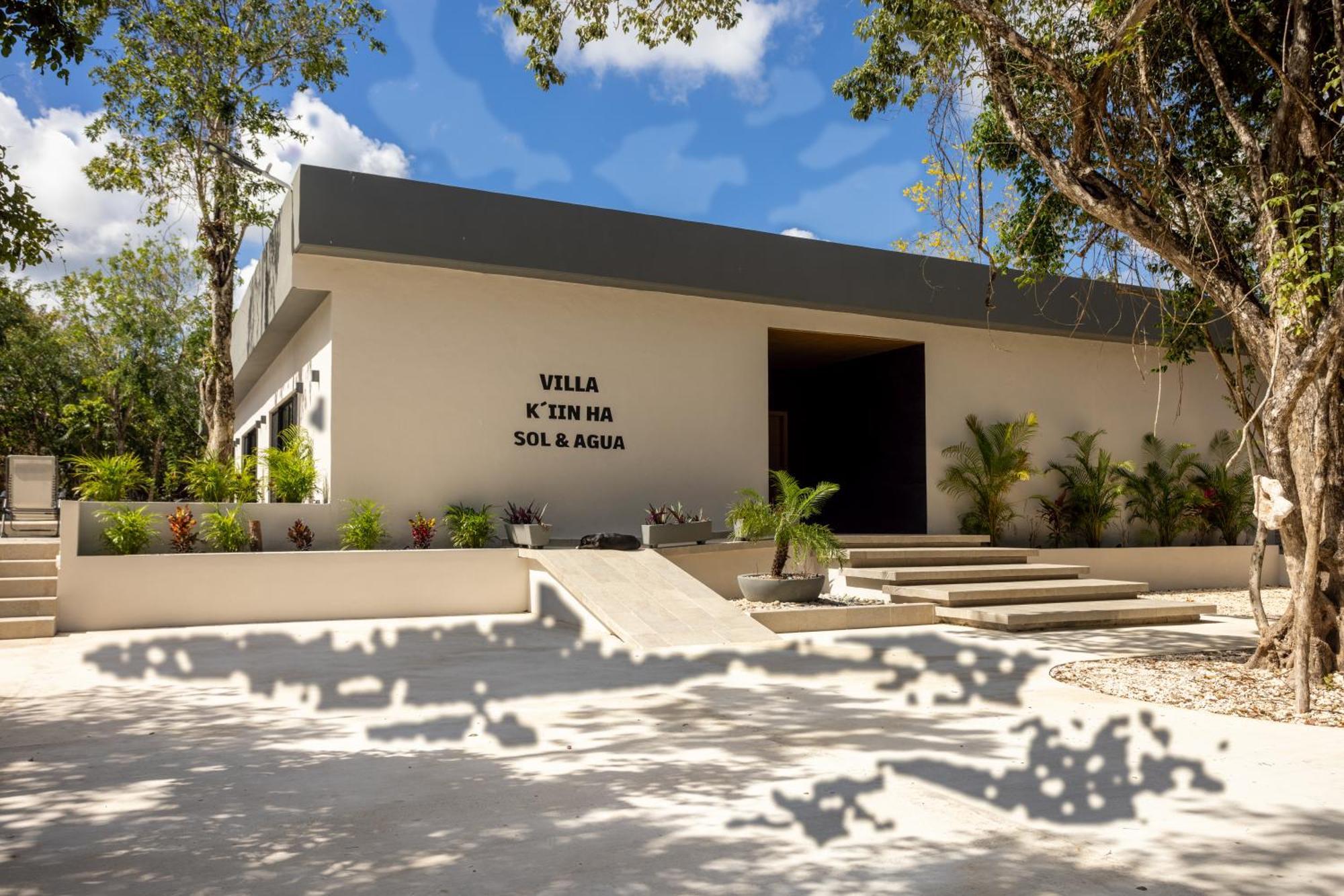 Kiin Ha - Luxurious 5-br With Swim-up Pool Villa Cozumel